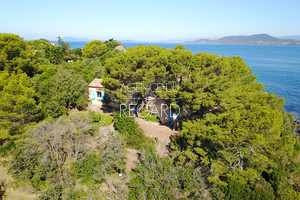 waterfront property in Giens 