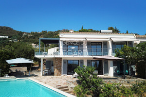 property with sea view in Cavalière