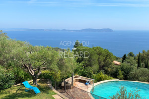 Property with sea view in Carqueiranne