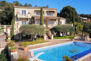 Sae view property in le Lavandou on the Cap Ngre