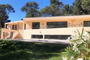 Contemporary villa in Gaou Bénat , la Ris