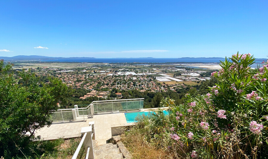 Property with panoramic sea view in Hyres THIS PROPERTY HAS BEEN SOLD BY L'AGENCE DU REGARD