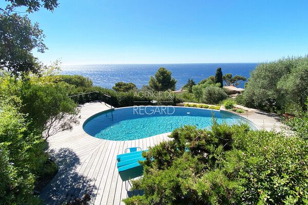Property with sea view in Carqueiranne....