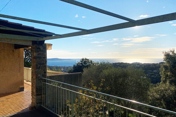 Property with sea view in Cavalaire