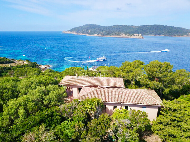 Levant Island, with sea view... THIS PROPERTY HAS BEEN SOLD BY L'AGENCE DU REGARD