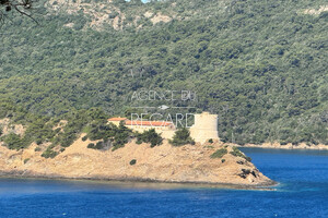 property with sea view in Levant island