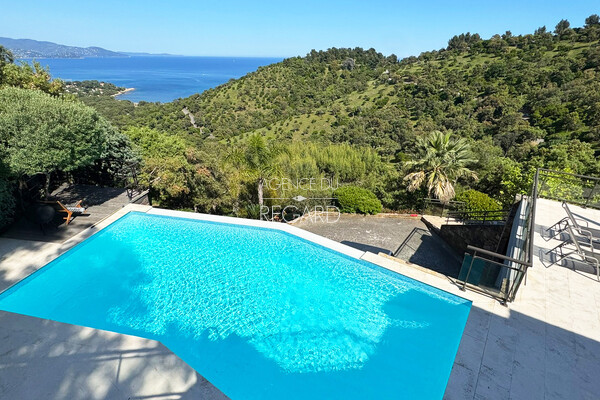 Property with panoramic sea view in Gaou Bnat