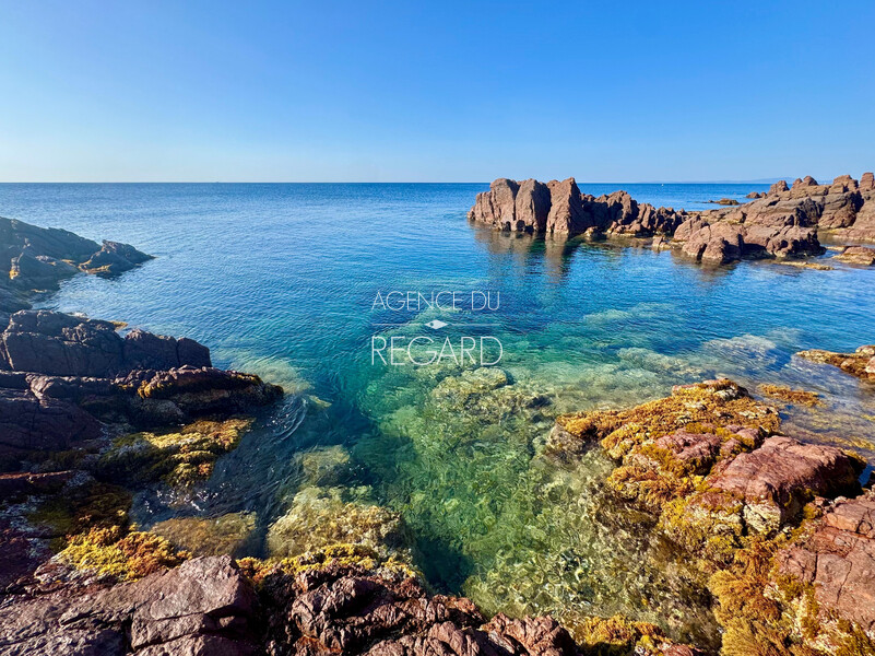 Waterfront property in Saint-Raphael