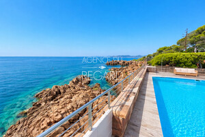 waterfront property in Saint-Raphael