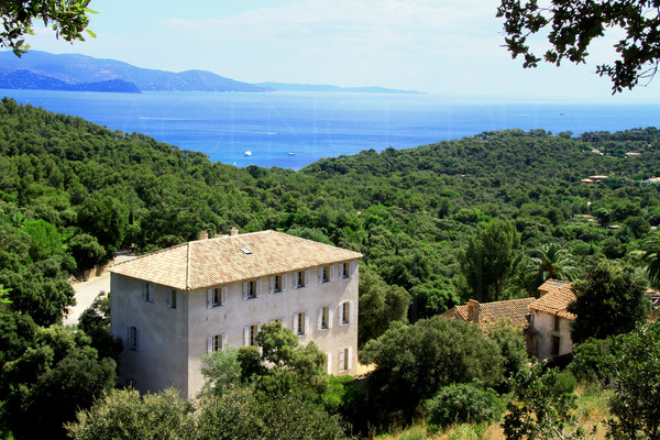Sea view castle in Gaou Bénat