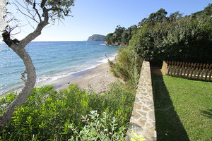 waterfront property in Rayol Canadel 